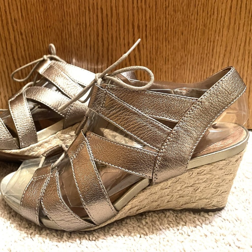 (SOLD) Clarks ladies 7M wedge sandals- champagne